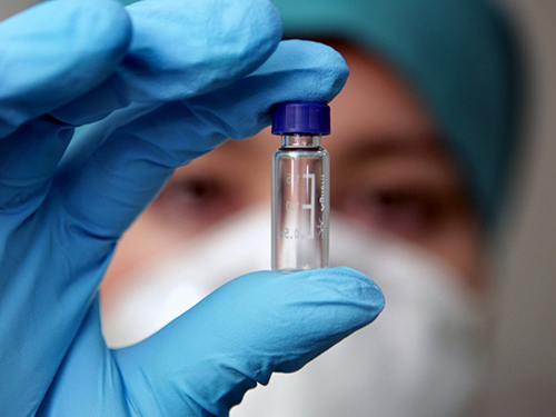 Китай одобрил вакцину против вируса Эбола