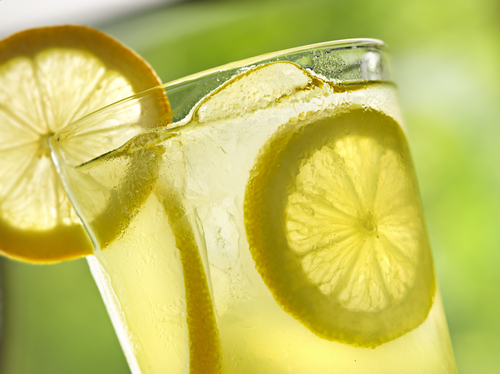 Приготовить лимонную воду, пить по утрам, лимон, польза, сок, лишний вес, витамин С